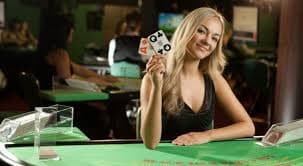 Verifikasi usia hotbet4d di layar ponsel